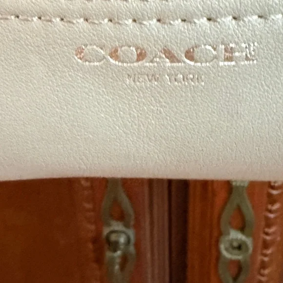 Coach EUC Gray Signature C’s Jacquard
canvas & leather Shoulder Bag - Picture 10 of 15